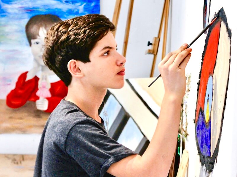 Boy Painnting